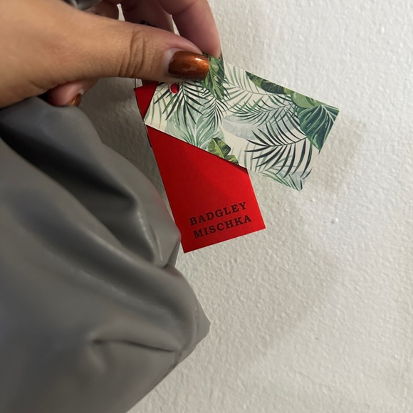 👜NWT BADGLEY MISCHKA GREY WRAPPED FRAME CLUTCH WITH CHAIN STRAP - Picture 6 of 7